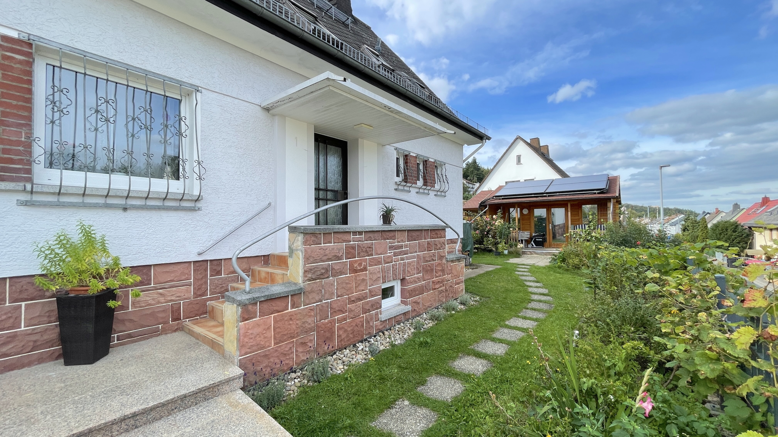 Familienfreundliches EFH inkl. großen Garten