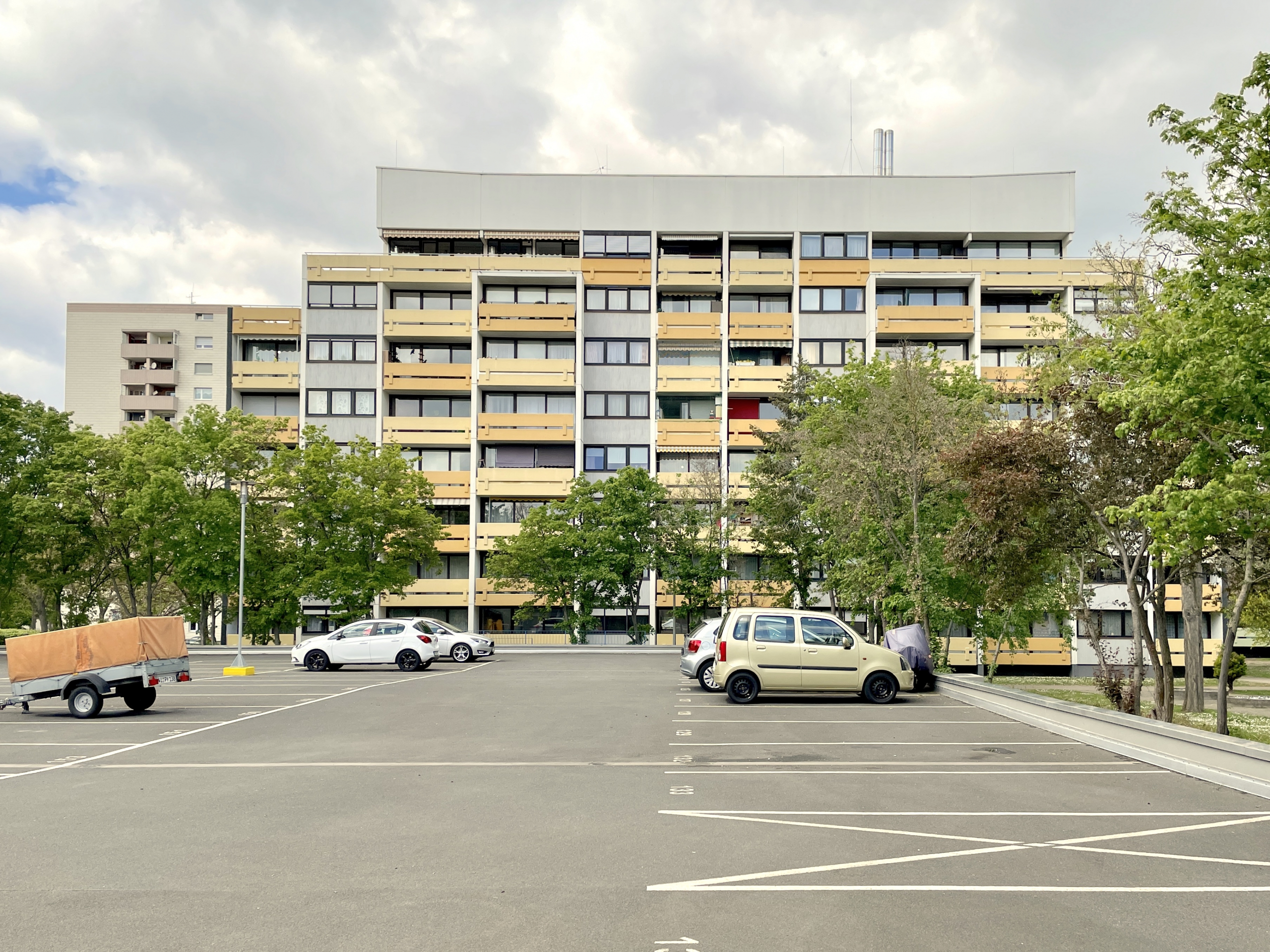 2-Zimmer Wohnung mit 2 Loggien und Stellplatz 