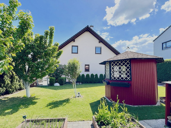 Gepflegtes EFH mit EW in ruhiger Lage von Hünstetten
