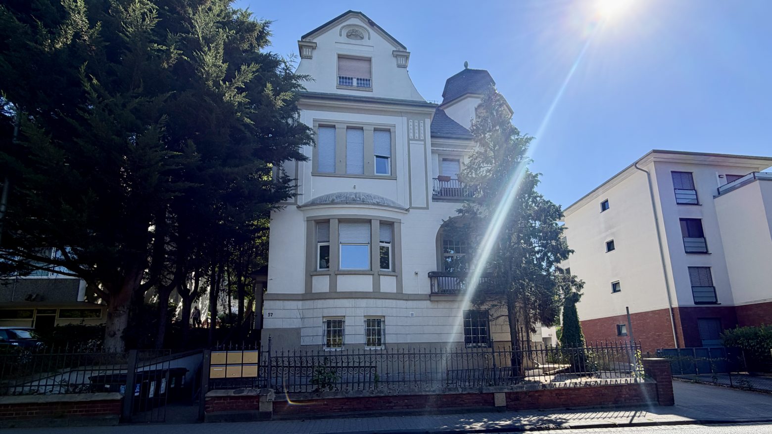 Frisch renovierte 3 Zi-Wohnung direkt am Kurpark