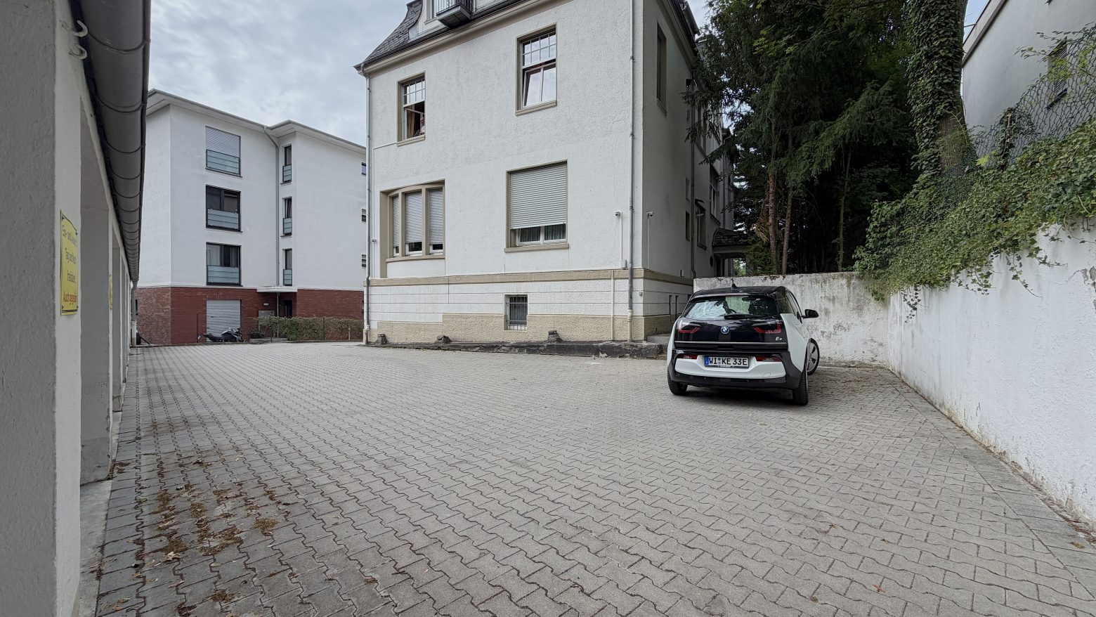 Frisch renovierte 3 Zi-Wohnung direkt am Kurpark